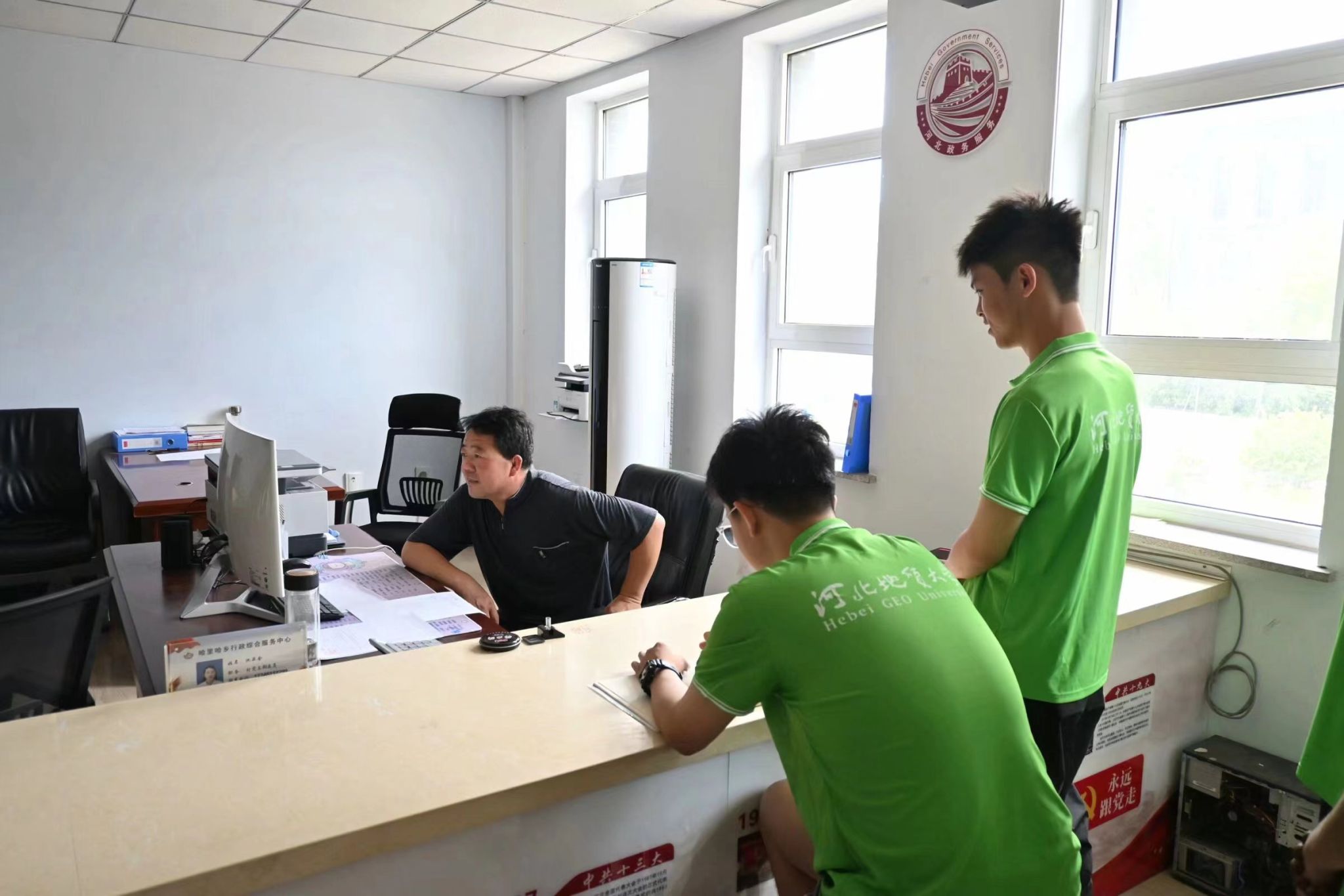 与哈里哈乡政府工作人员交流探讨 (3).jpg