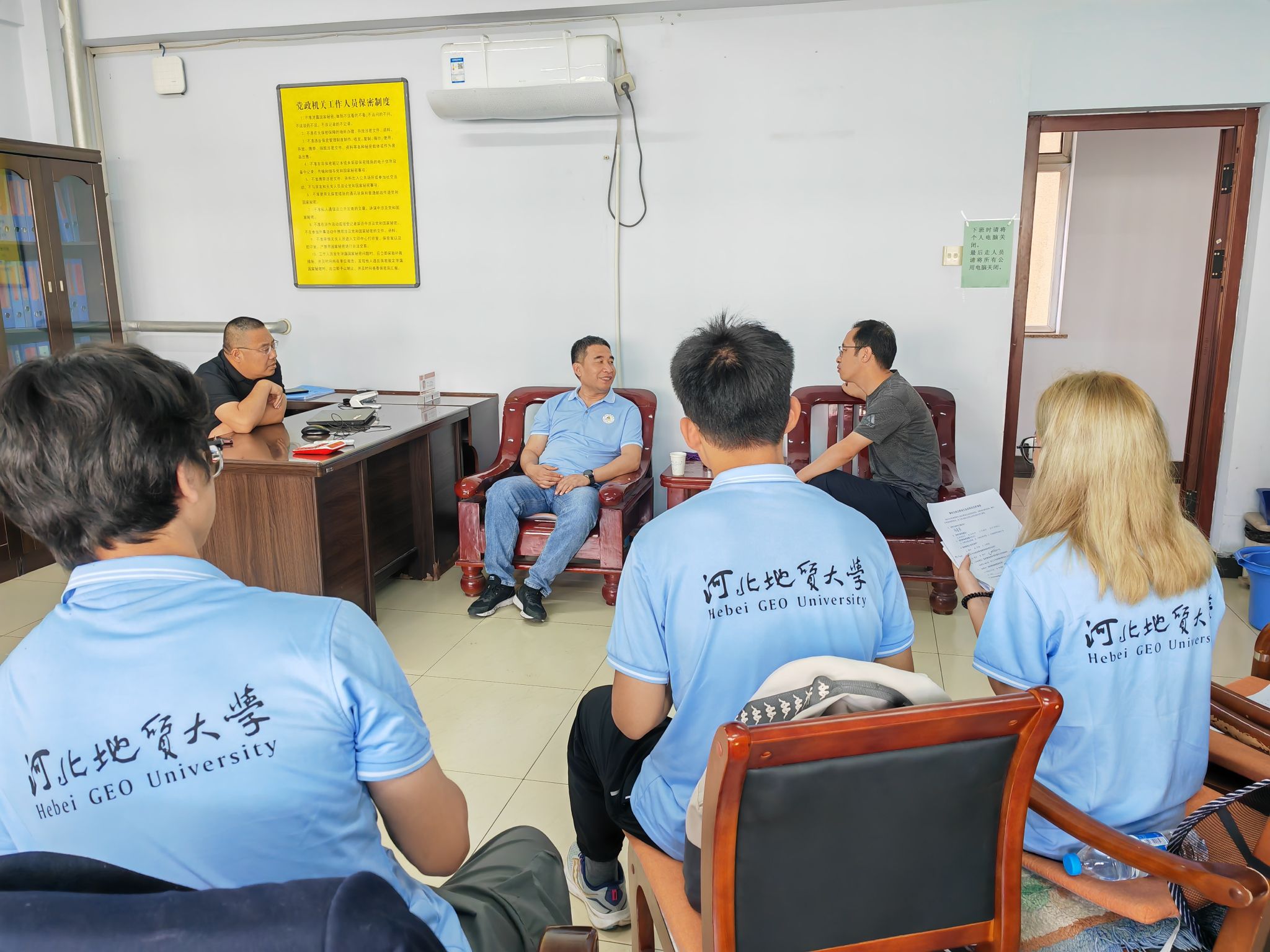 小分队与涿鹿县自然资源和规划局工作人员进行交流 (2).jpg