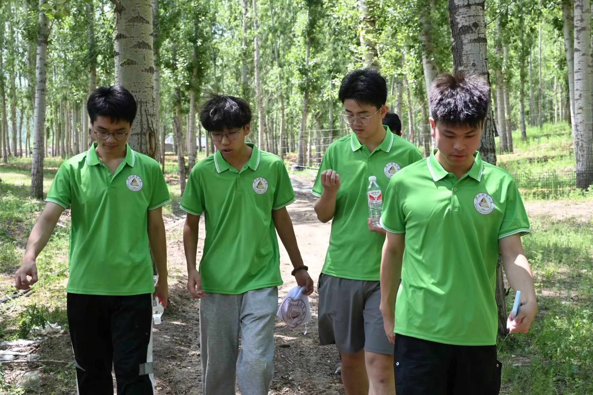 前往农业科技示范园进行调研,考察当地林下产业发展情况 (3).jpg